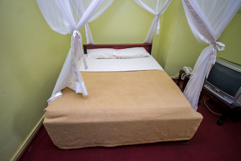 Emirina Travel Hotel