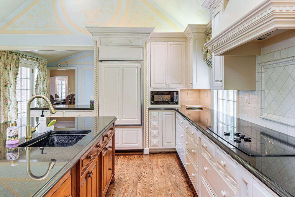 16 Mi to Baltimore: Spacious Home in Owings Mills!