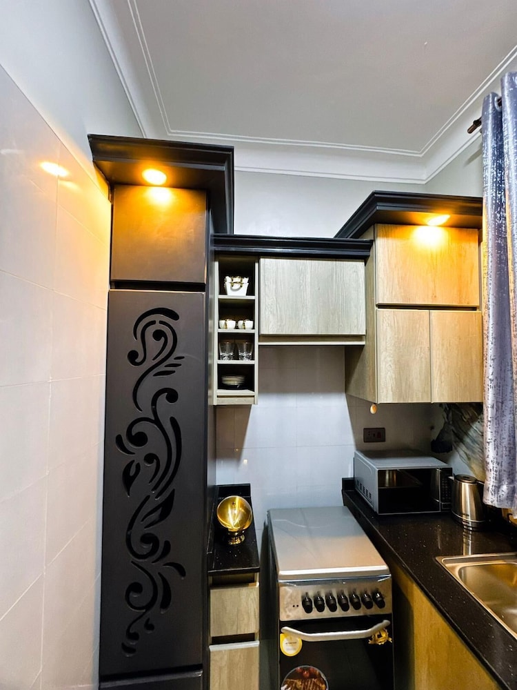1 Bed-uganda-2people-wifi-closetocity-parking