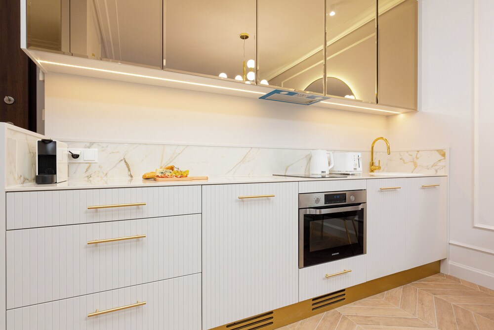 Mennica Amazonit by Renters Prestige view 5