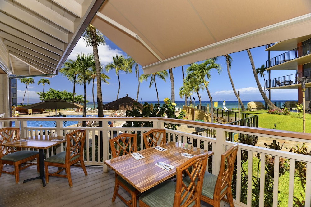 Kaanapali Shores Studio 742 Studio Bedroom Condo by RedAwning