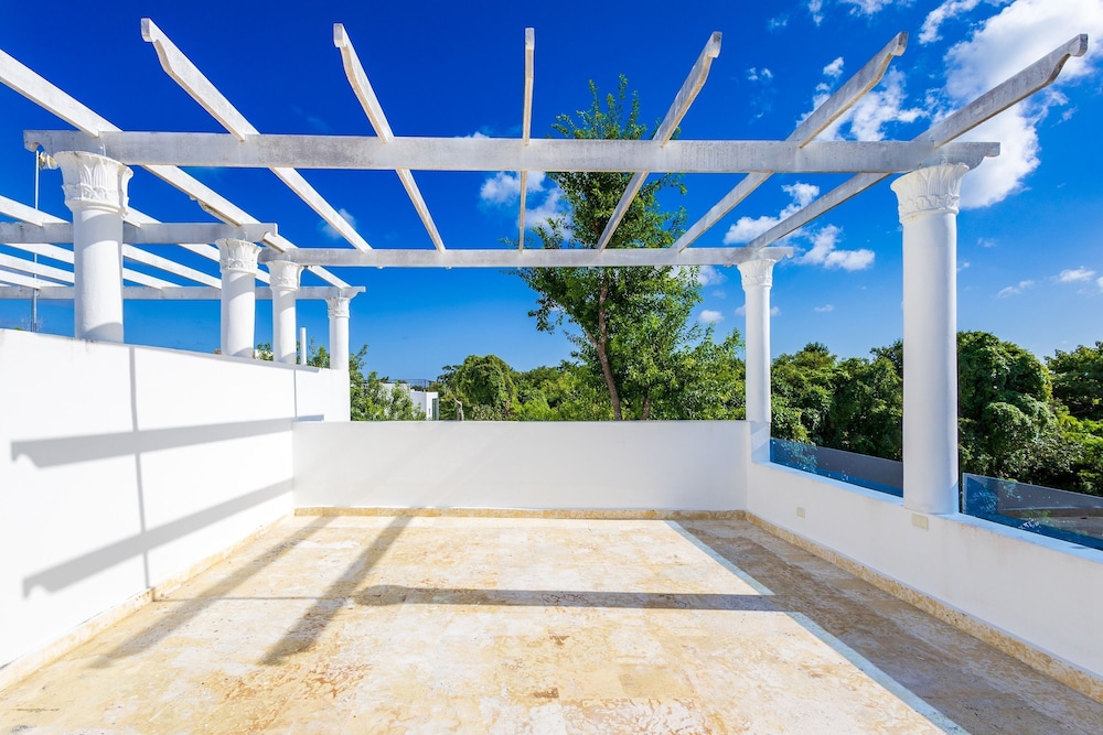 New Stylish 3BR Villa With Private Pool Terrace