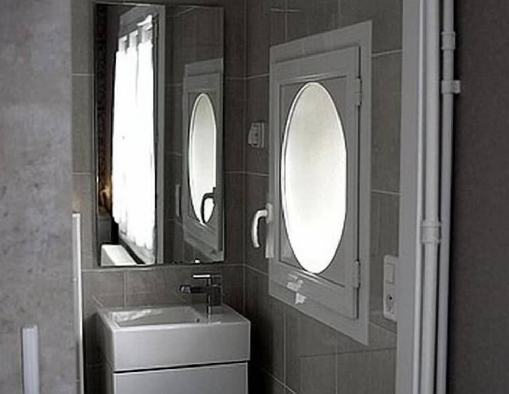 Logis Hotel Le Chene Dore - Property Image 2