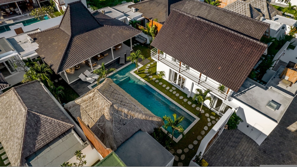 Villa Makena by Alfred in Bali - Stunning Tropical 6BD Villa Near the Beach