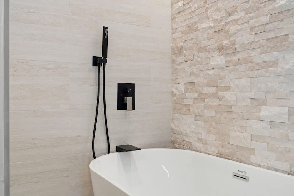 Luxury 2BR Condo in Wicker Park