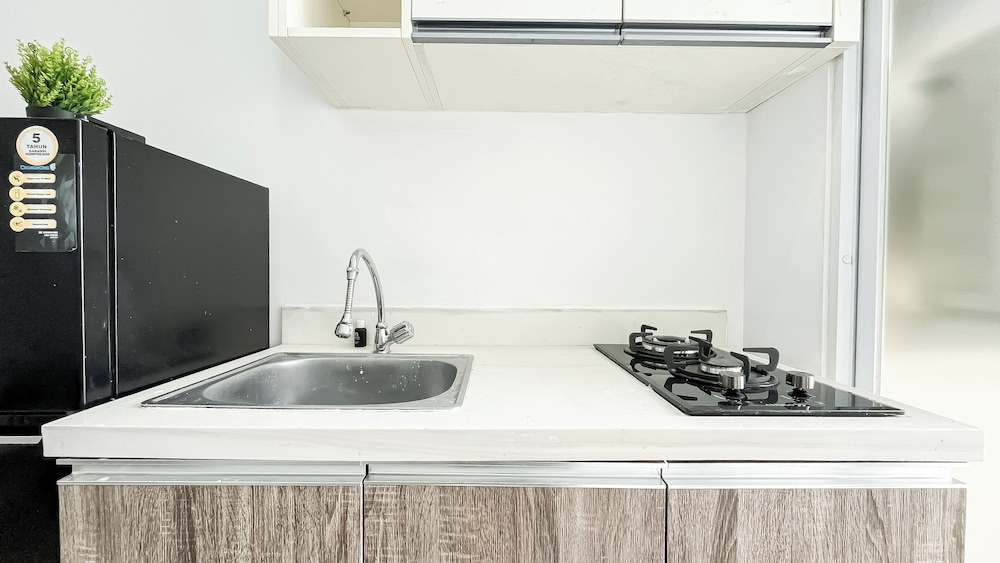 Simply Look 1Br At Vittoria Residence Apartment