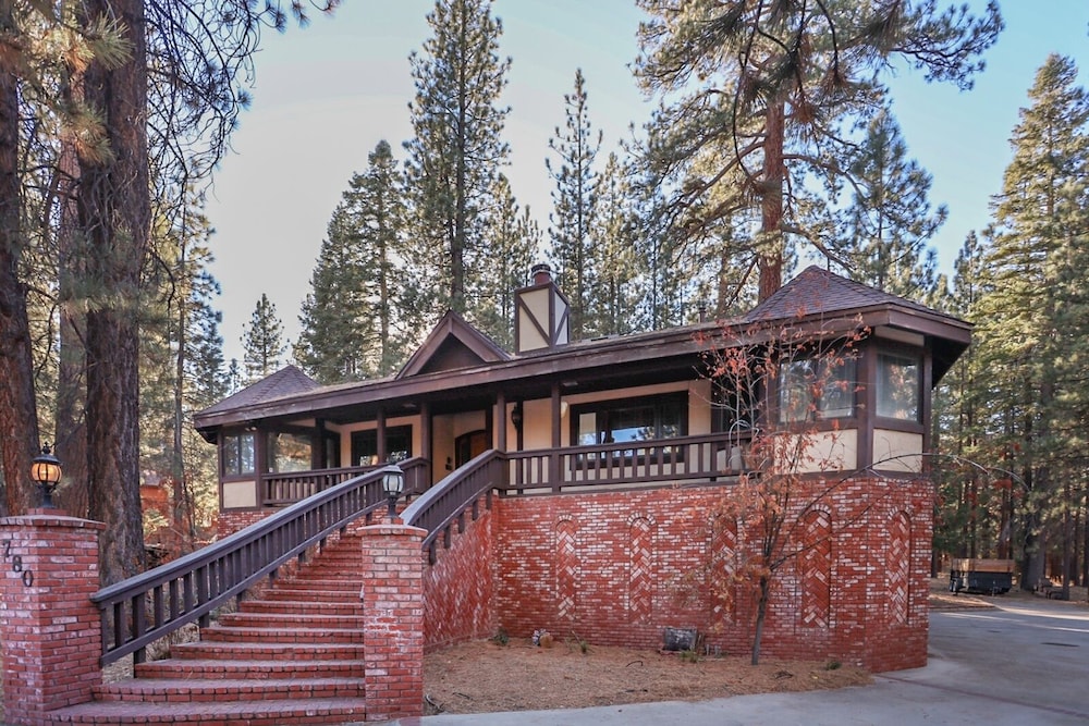 Summit Lodge 2 7 Bedroom Home by RedAwning view 2