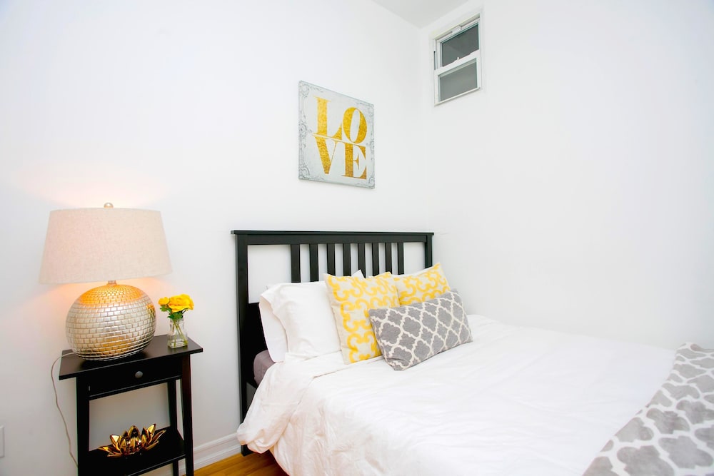 NY010 2 Bedroom Apartment By Senstay