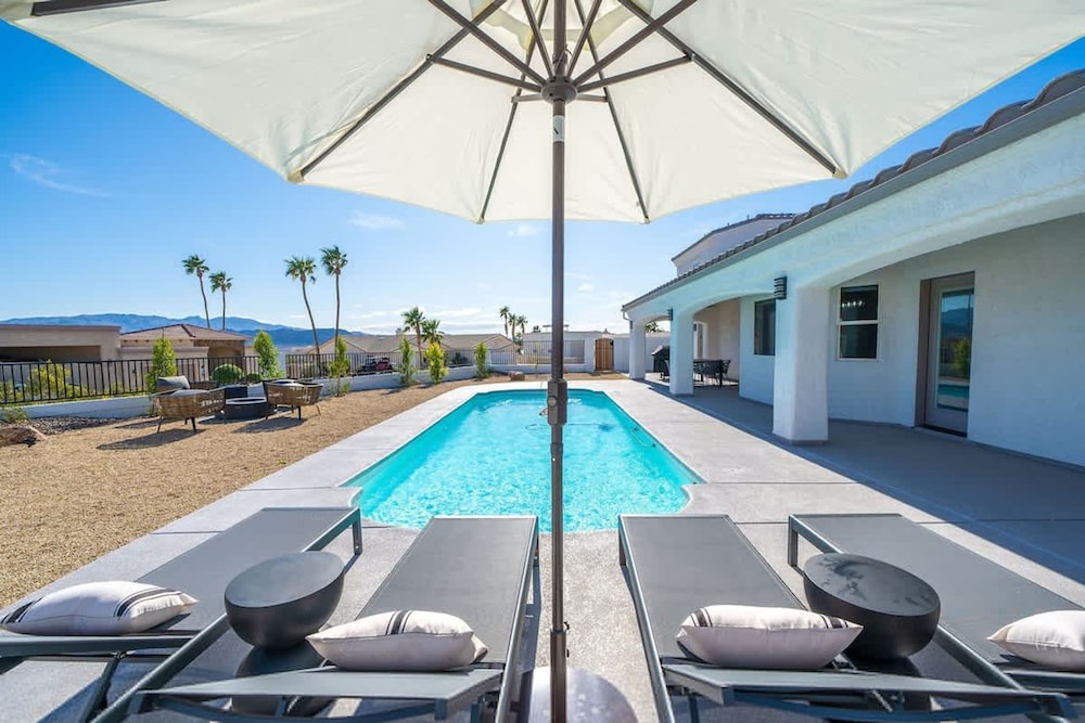 Lavish Lake Havasu Villa Pool Fire Pit an Views