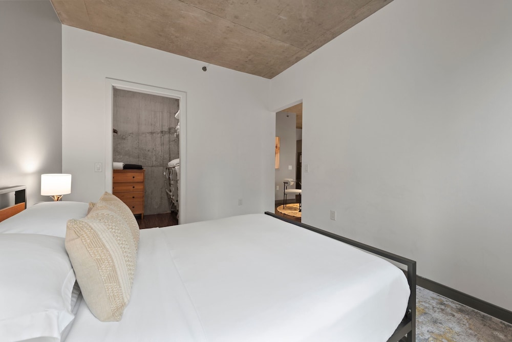 Riverwalk Apt Best Location Modern Luxury