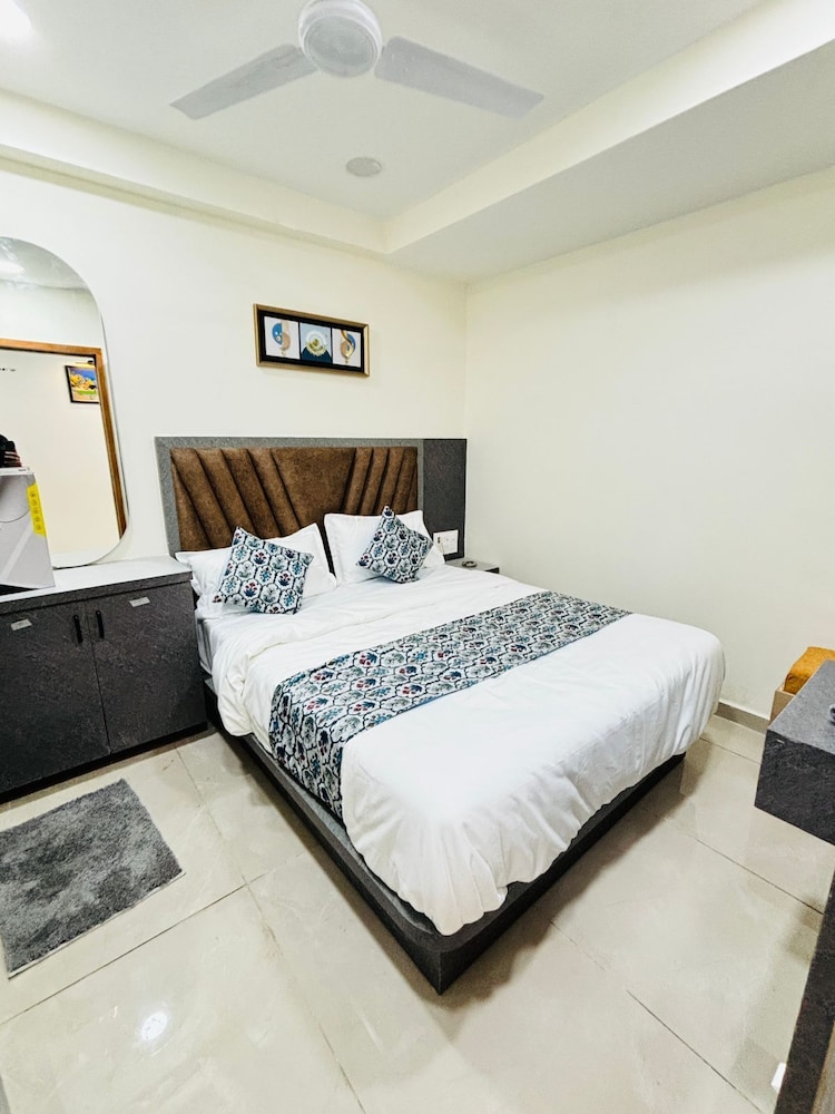 Hotel Sun Icon