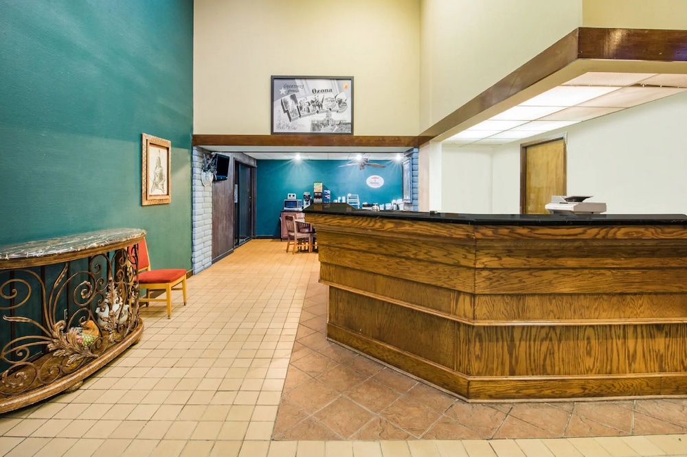Republic Hotel of Ozona view 3