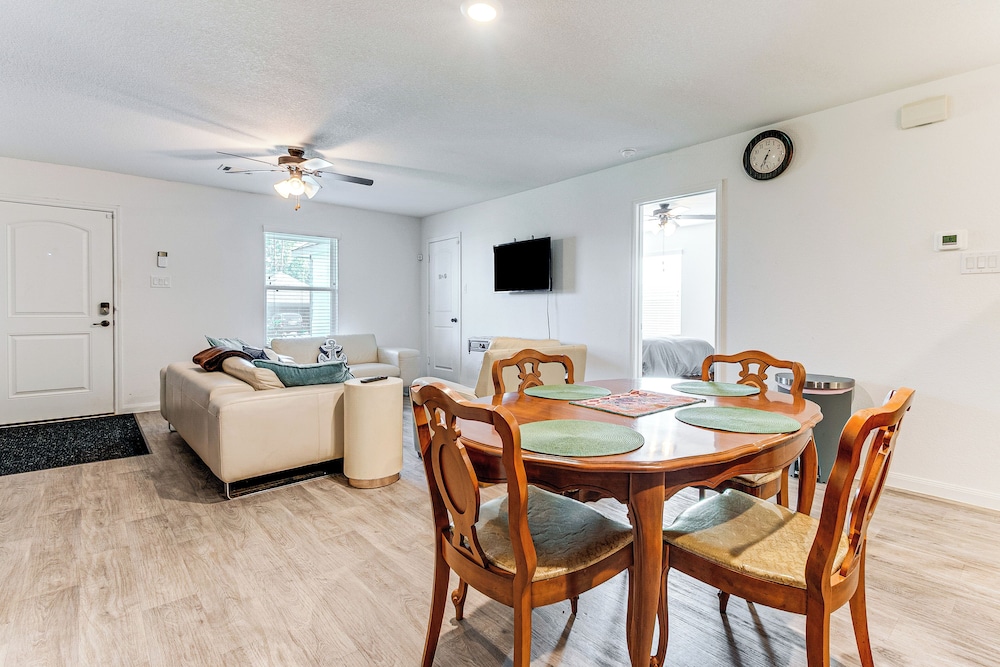 Lake Conroe Home w/ Yard: Half-mi to Boating!