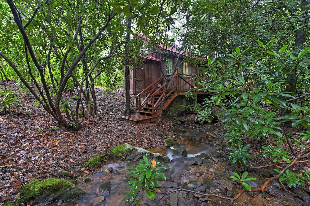 Serene Creekside Cottage Near Mount Pisgah! view 5