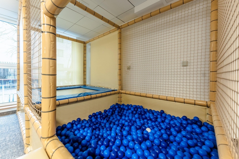 Comfortable Apartment With Balcony, Pool, Sauna