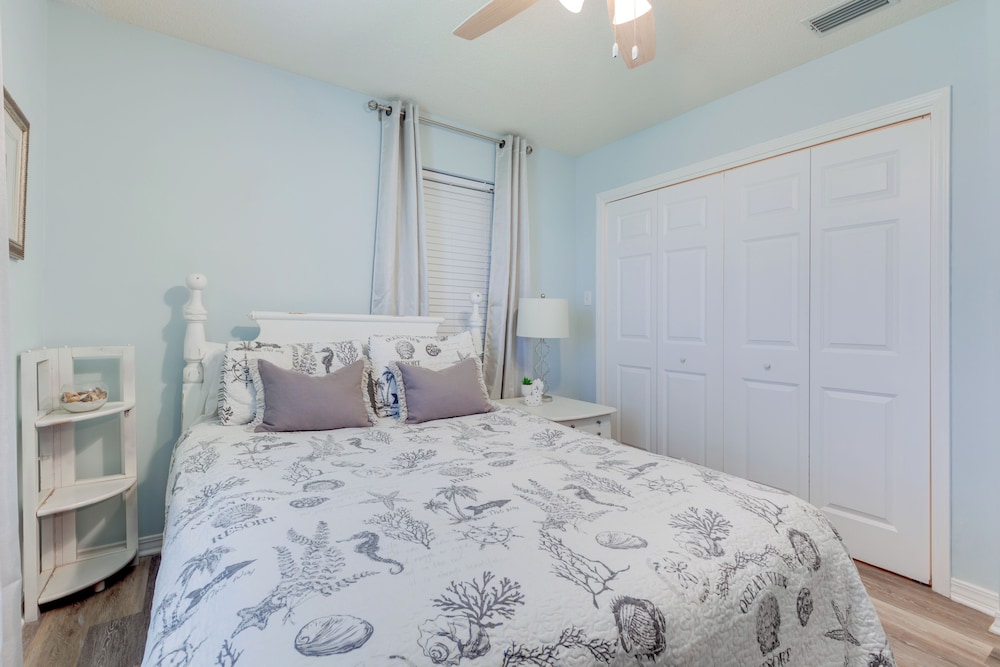 1 Block to Gulf: Dauphin Island Retreat w/ Views