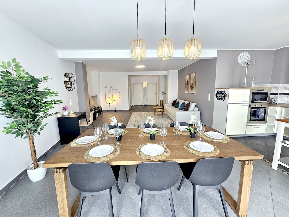 Well Appointed 2BR w terrace&parking
