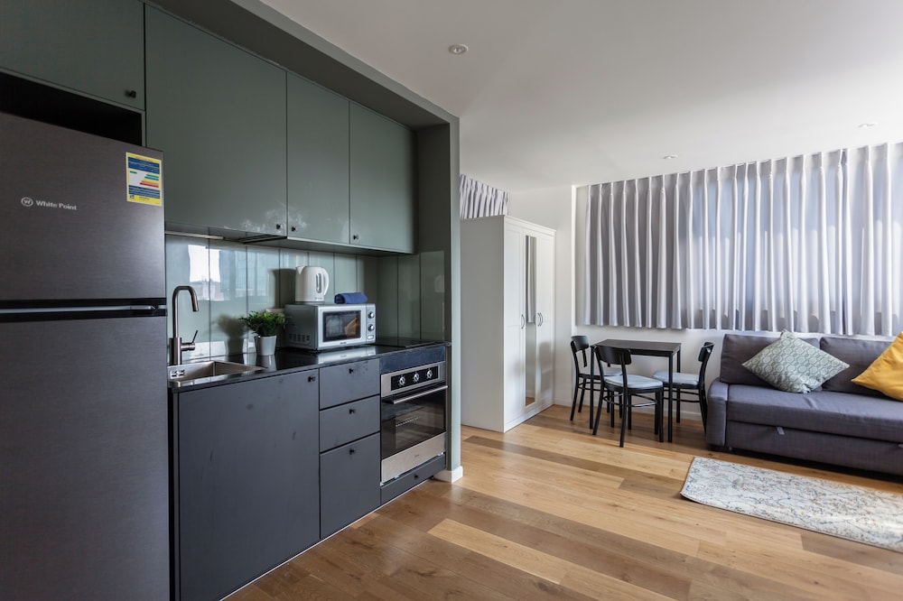 Rothschild Boulevard Prime location 1Bd view 5
