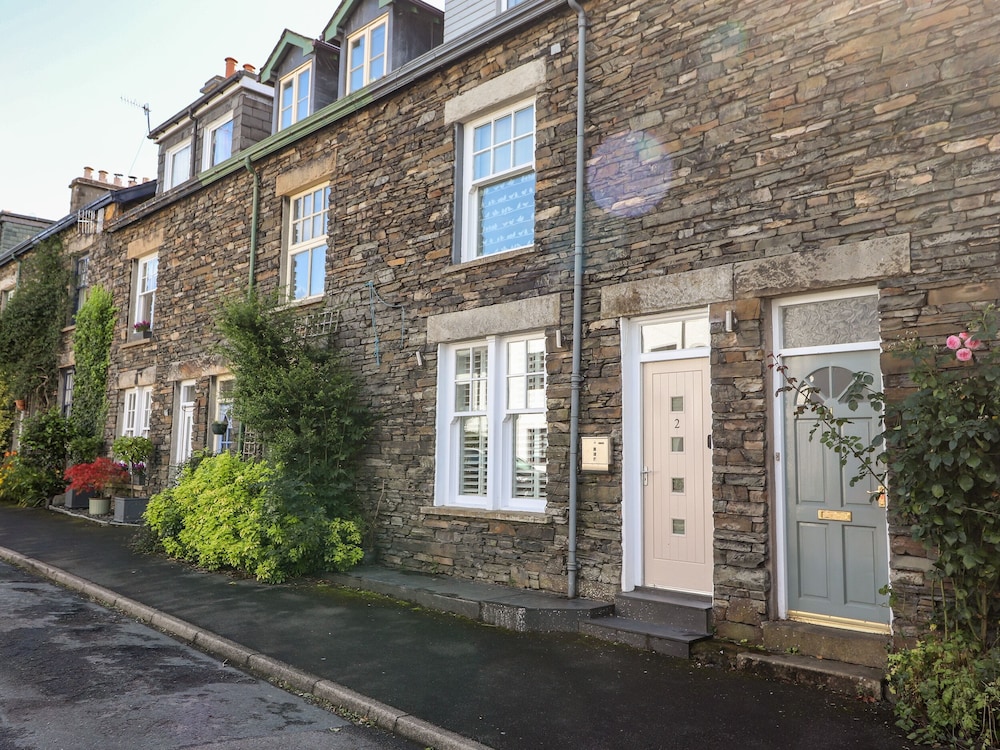 2 Alexandra Road