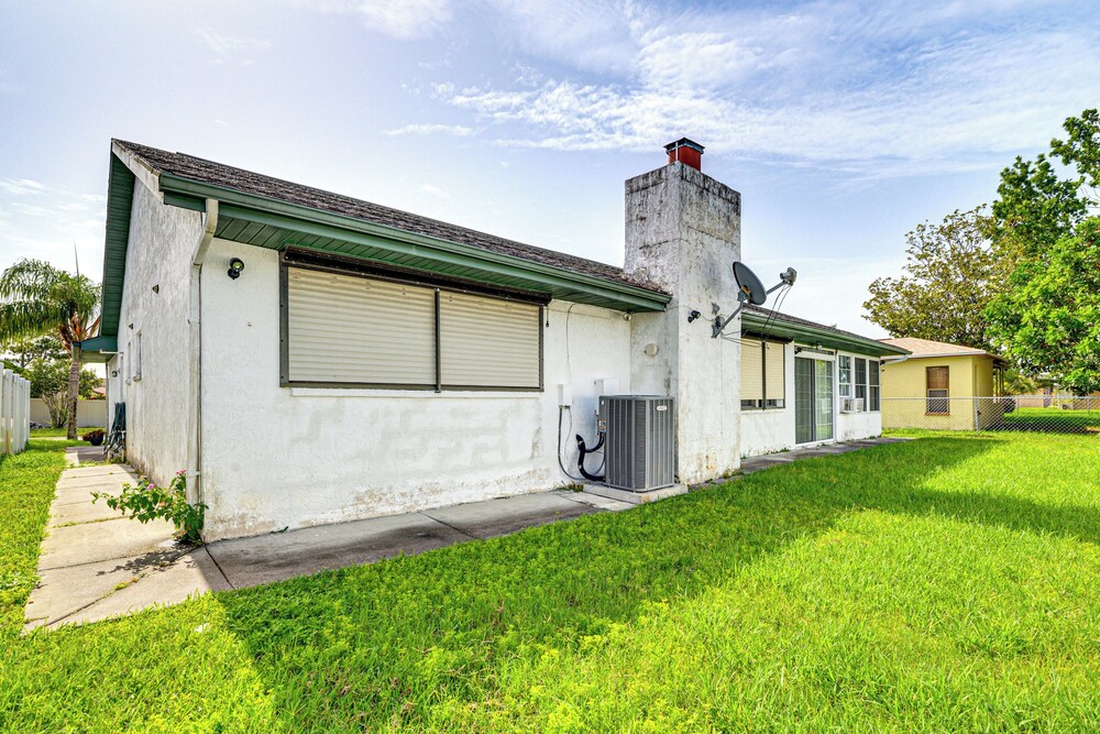 6 Mi to Hudson Beach: Port Richey Home w/ Patio!