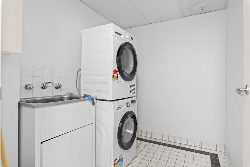Bright Marrickville Flat With Balcony & Parking