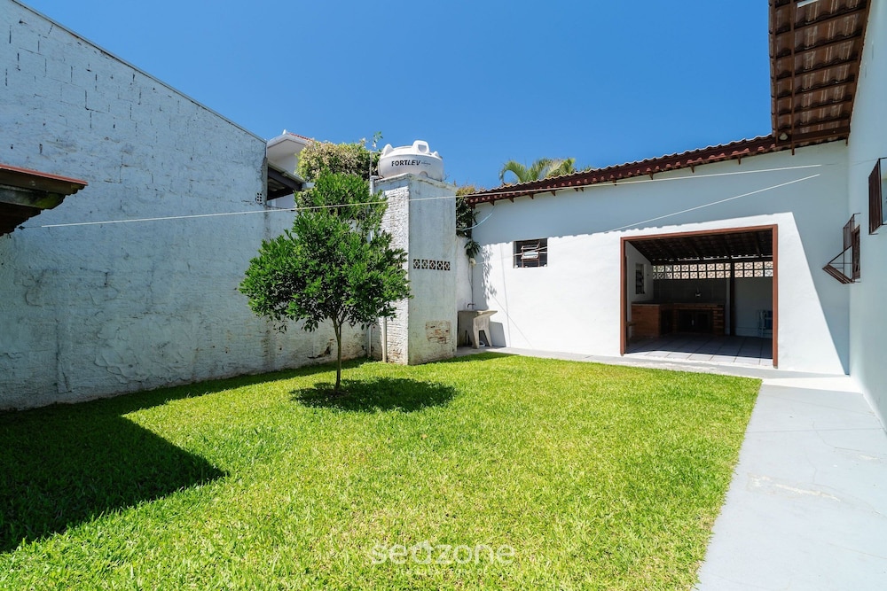 House w/ 2 Bedrooms 650 m From the Beach Adu0440