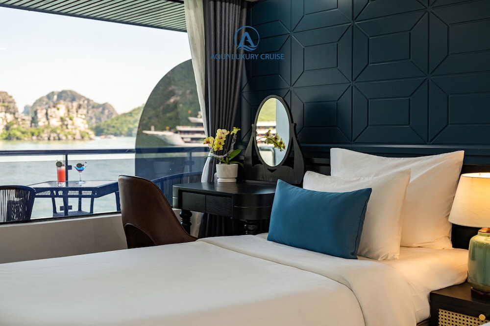 Aqua Luxury Cruise