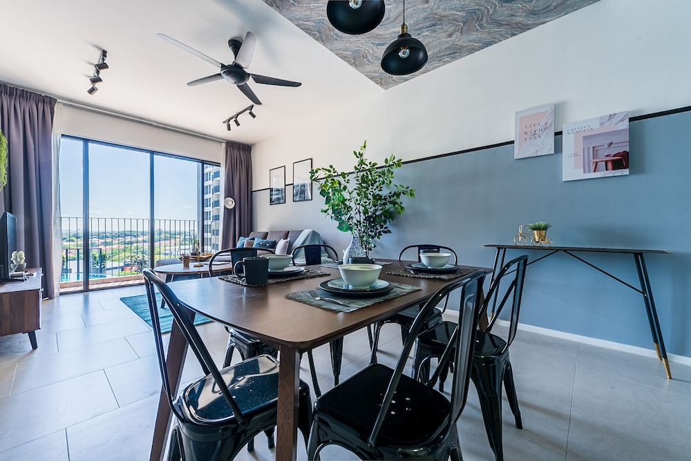 3BR Homestay with Pool View Bukit Rimau photo 5