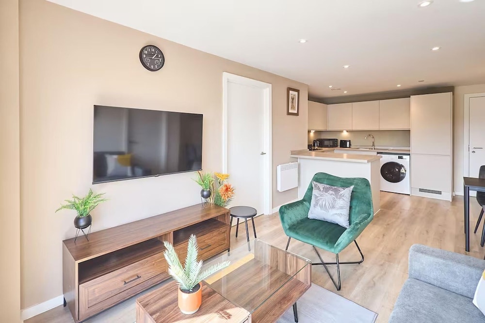 Near Xmas Market & Stadium-parking-wifi-sleeps 6