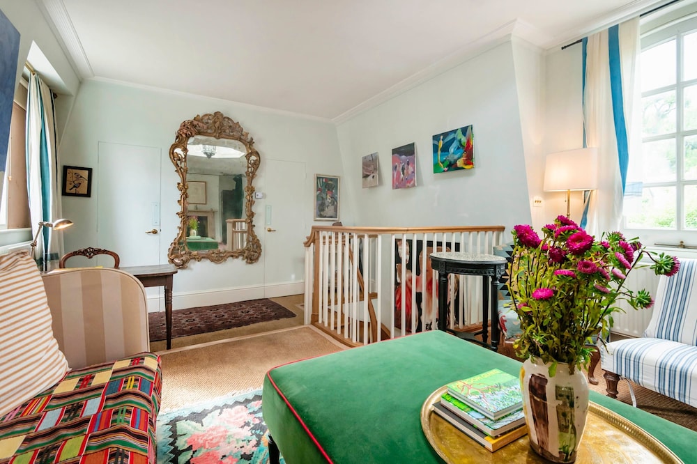 The Kensington Gatehouse - by Out of Office Lifestyle