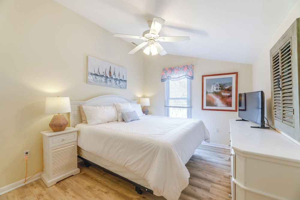 Spacious Sea Colony Condo w/ Pool Access!