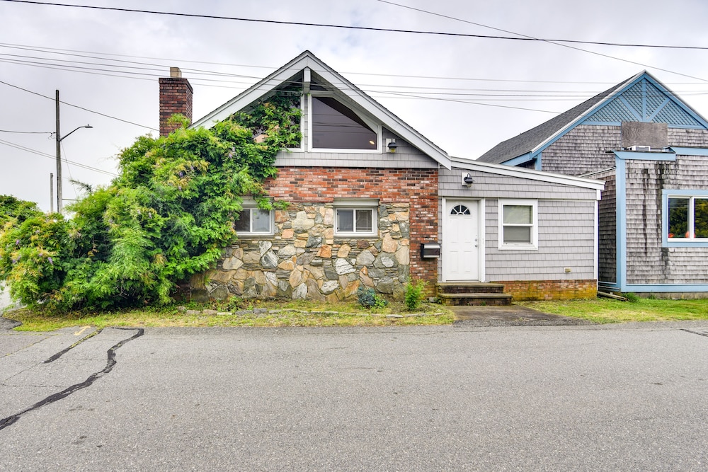 Massachusetts Vacation Rental: 5 Mi to Fall River