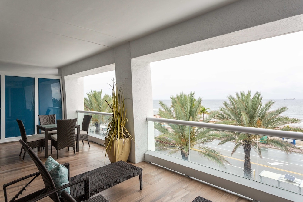 Luxury Condo on the Beach - Image 1