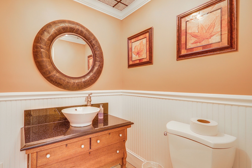 Game Room + Pond: Spacious Gainesville Getaway!