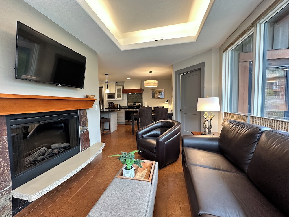 Solara Corner Suite-Pool & Hot Tub & Spa