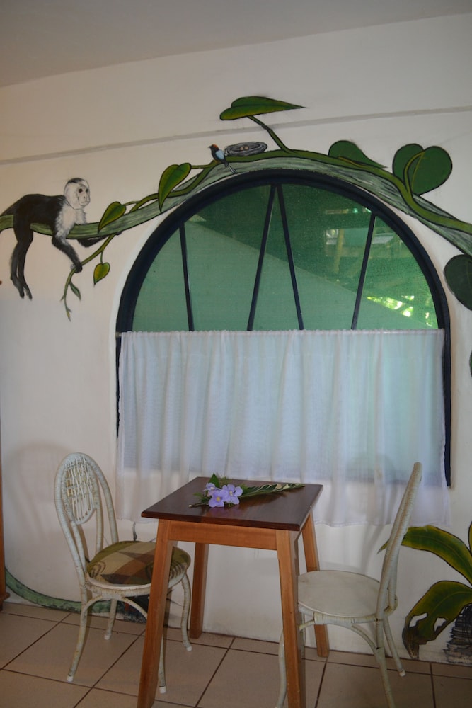 The Lookout Inn Lodge