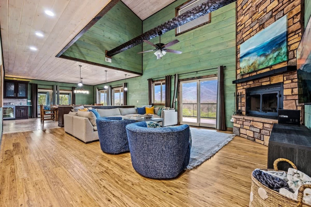 Sleeps18 Views 2 Hottubs Family Reunion Retreat