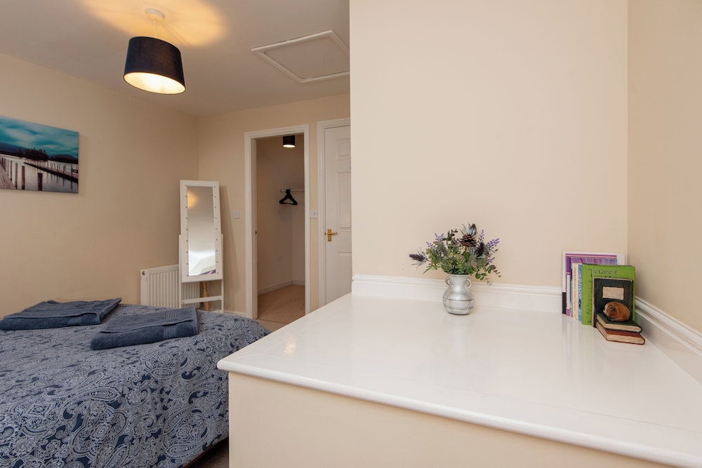 Darlington 3 bed House Near Train Station