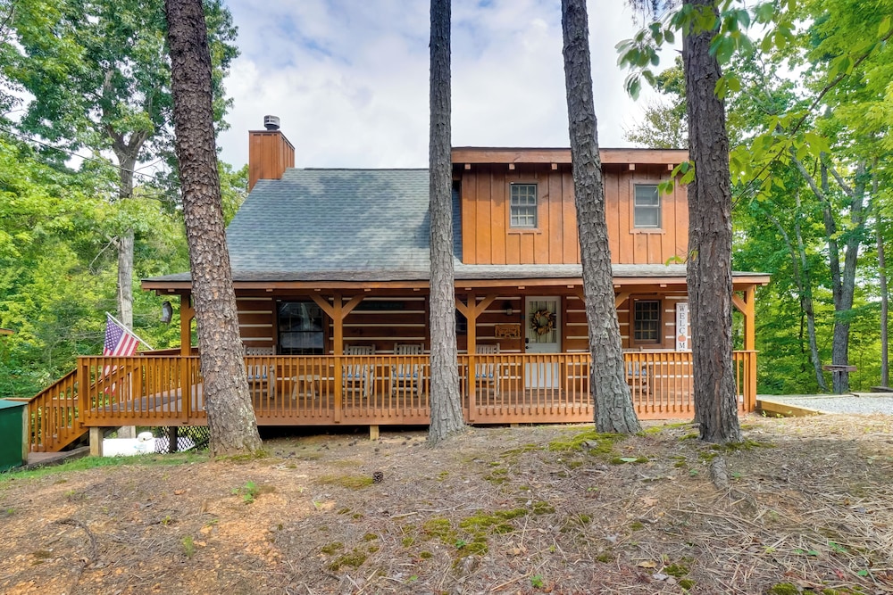 Hot Tub & Deck! 'bear Hugs Cabin' Near Gatlinburg