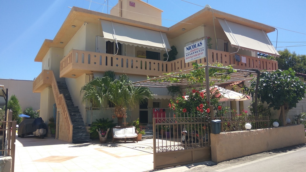 Hotel Nicolas Studios & Apartments - Image 1