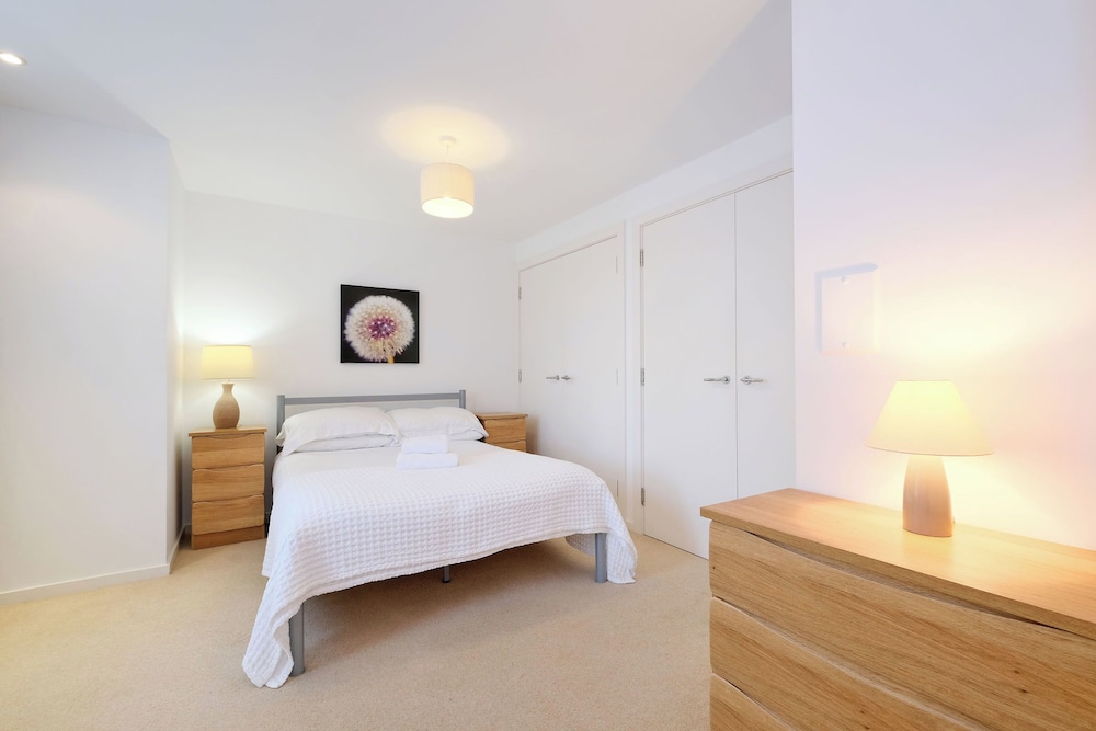 A Contemporary Apartment With Transport Links to Aberdeen City view 2