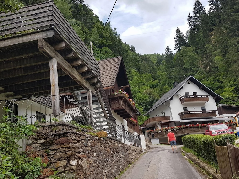 Apartment in Dorfzentrum Near Lake