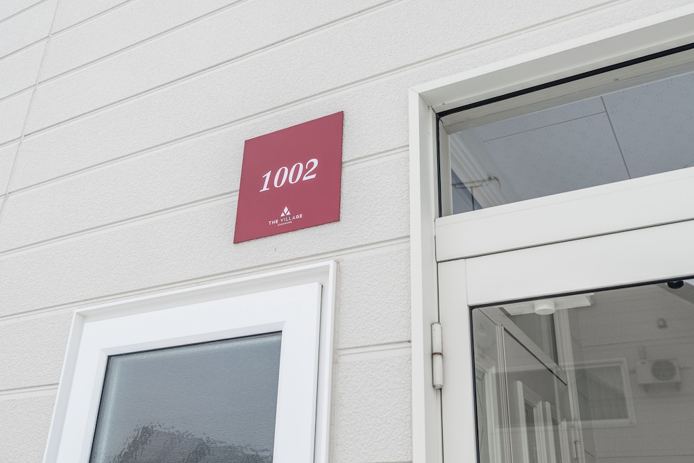 THE VILLAGE 1002