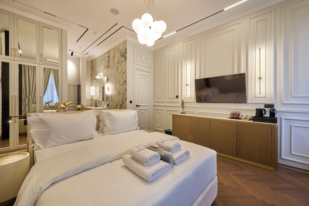 Ermou 99 Intelligent Private Suites