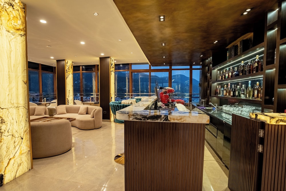CNHOL RADIENT HOTEL
