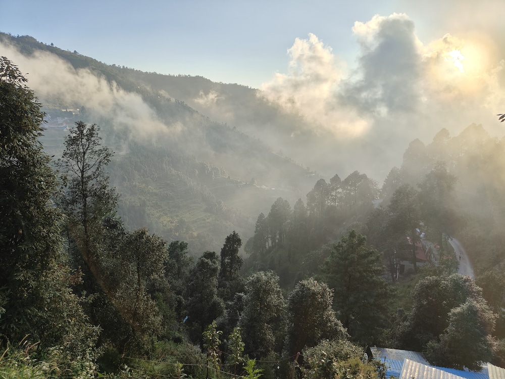 Himwanderer Camps and Cottages Pangot