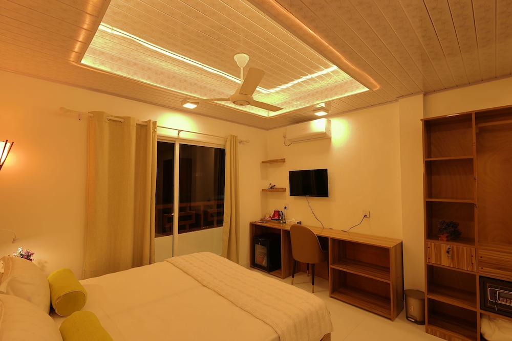 Batuta Maldives Surf View 9