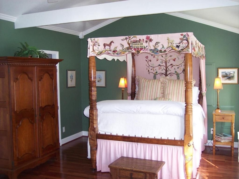 Inn at Monticello view 3