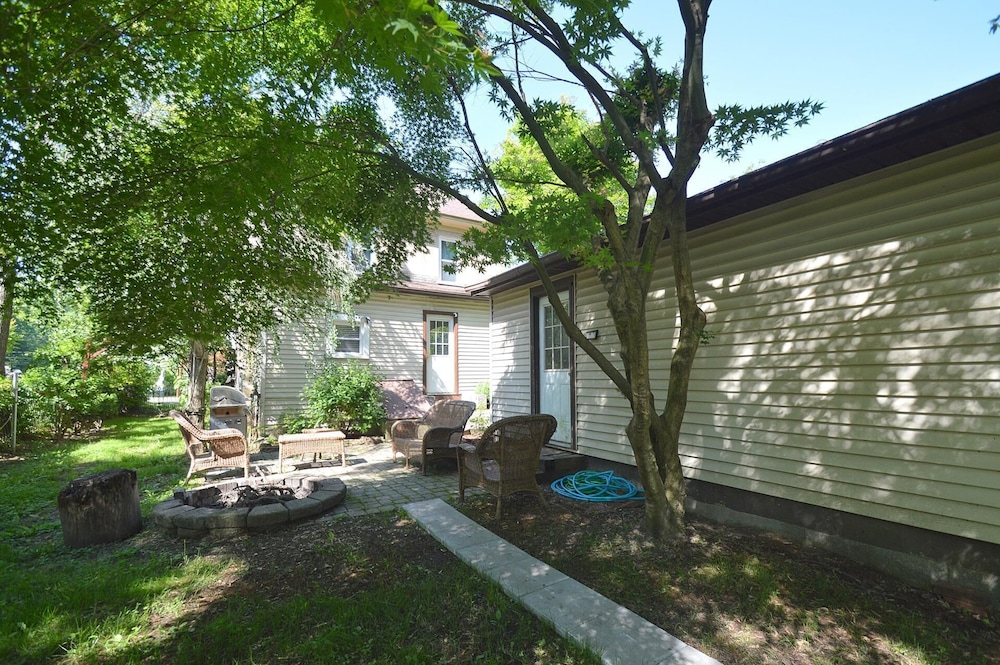 Broadway Cottage - Convenient Location!