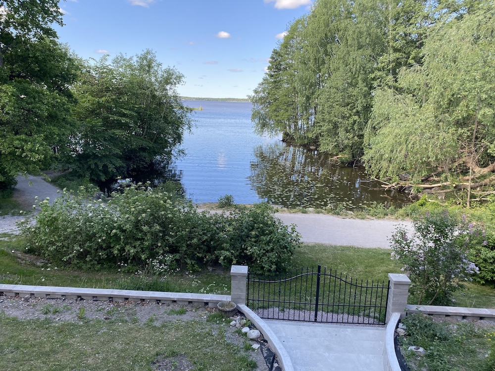 Beautiful lake view house view 4